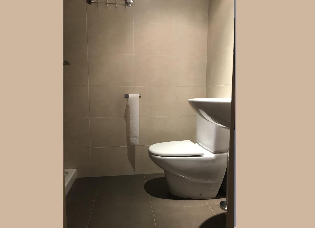 Stunning 2-Bed Apartment In เปโก ภายนอก รูปภาพ